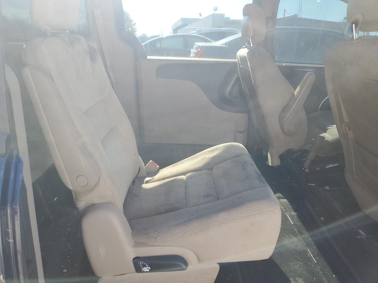 2015 Dodge Caravan - Image 11