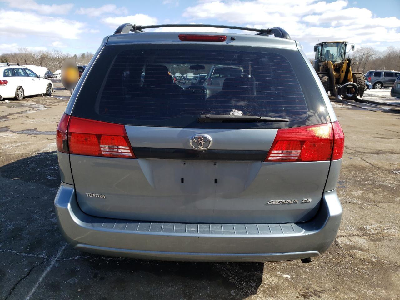 2004 Toyota Sienna - Image 6