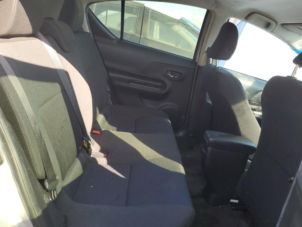 2015 Toyota Prius - Image 10