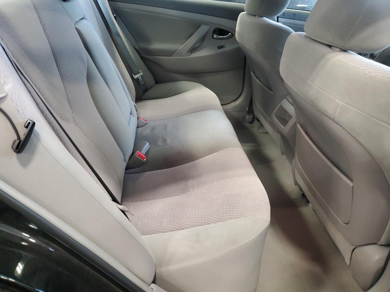 2011 Toyota Camry - Image 10