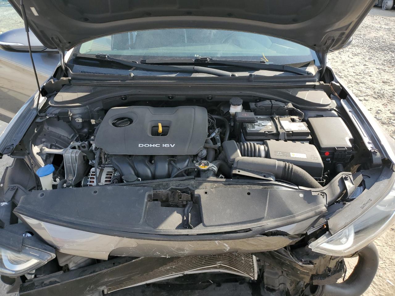 2017 Hyundai Elantra - Image 13