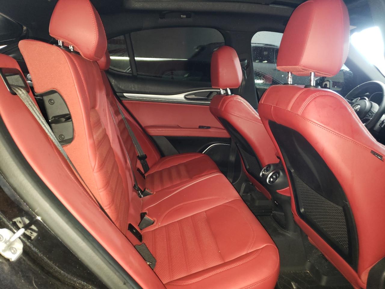 2019 Alfa Romeo Stelvio - Image 10