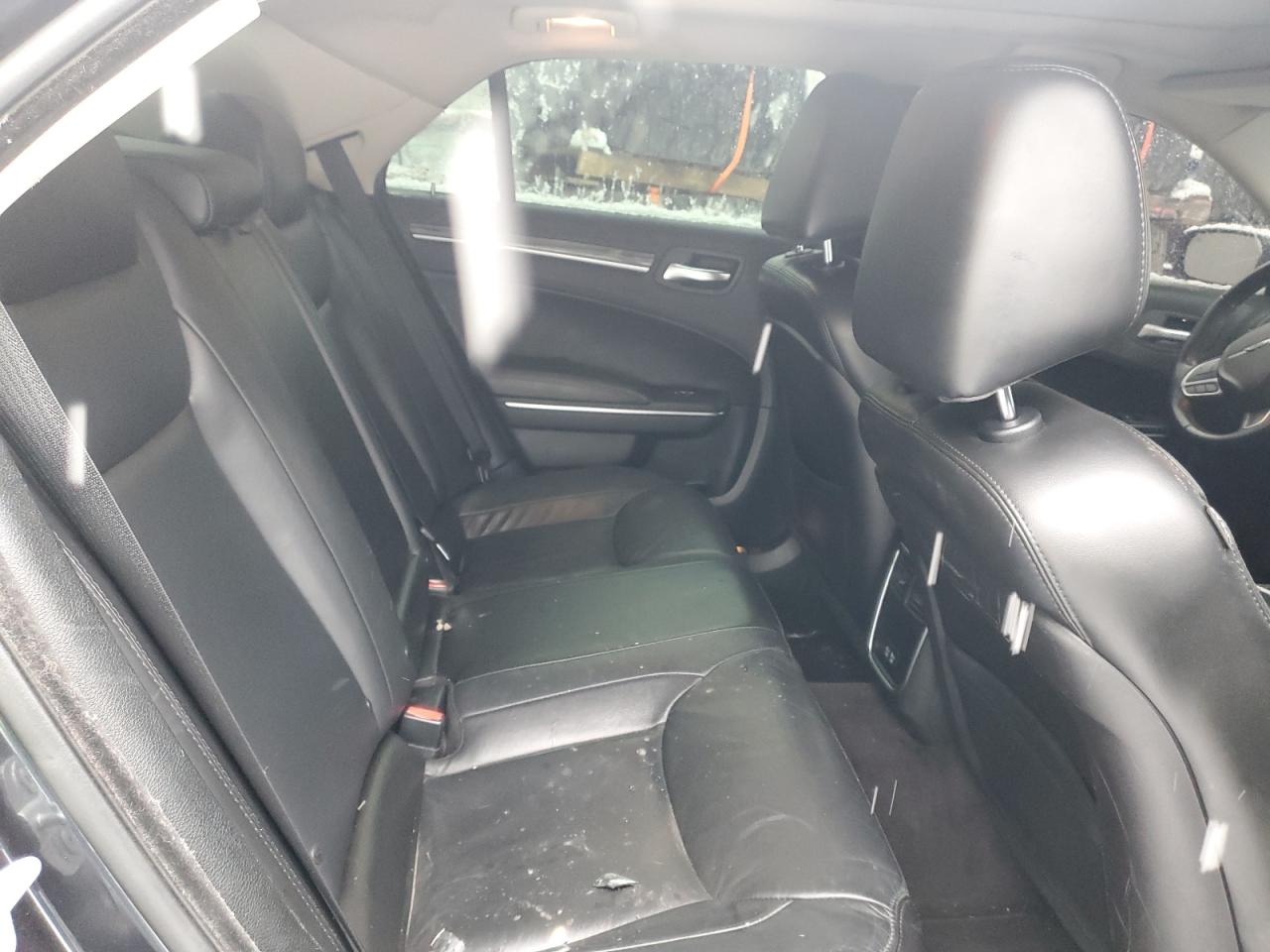 2018 Chrysler 300 - Image 10