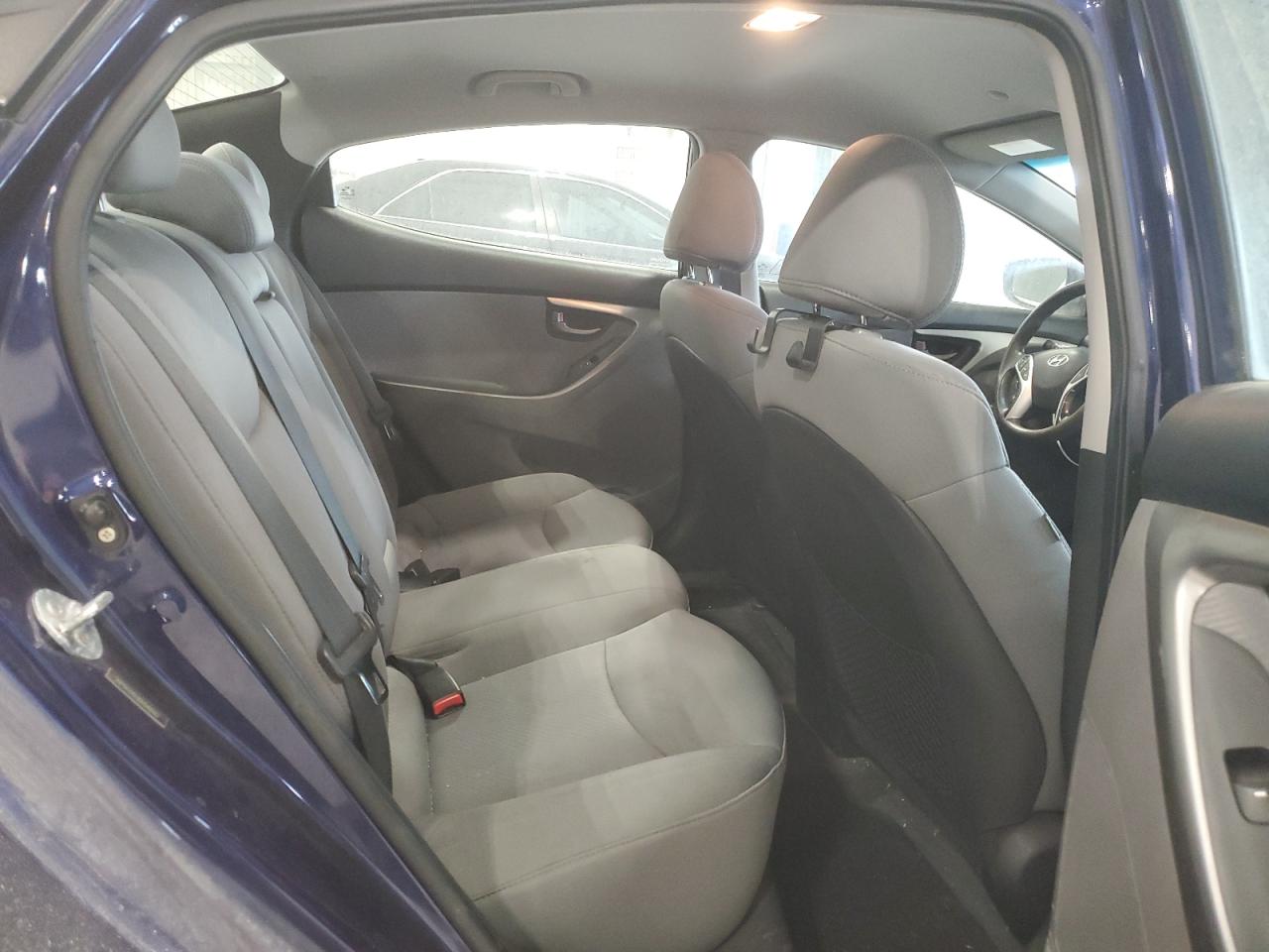 2011 Hyundai Elantra - Image 10