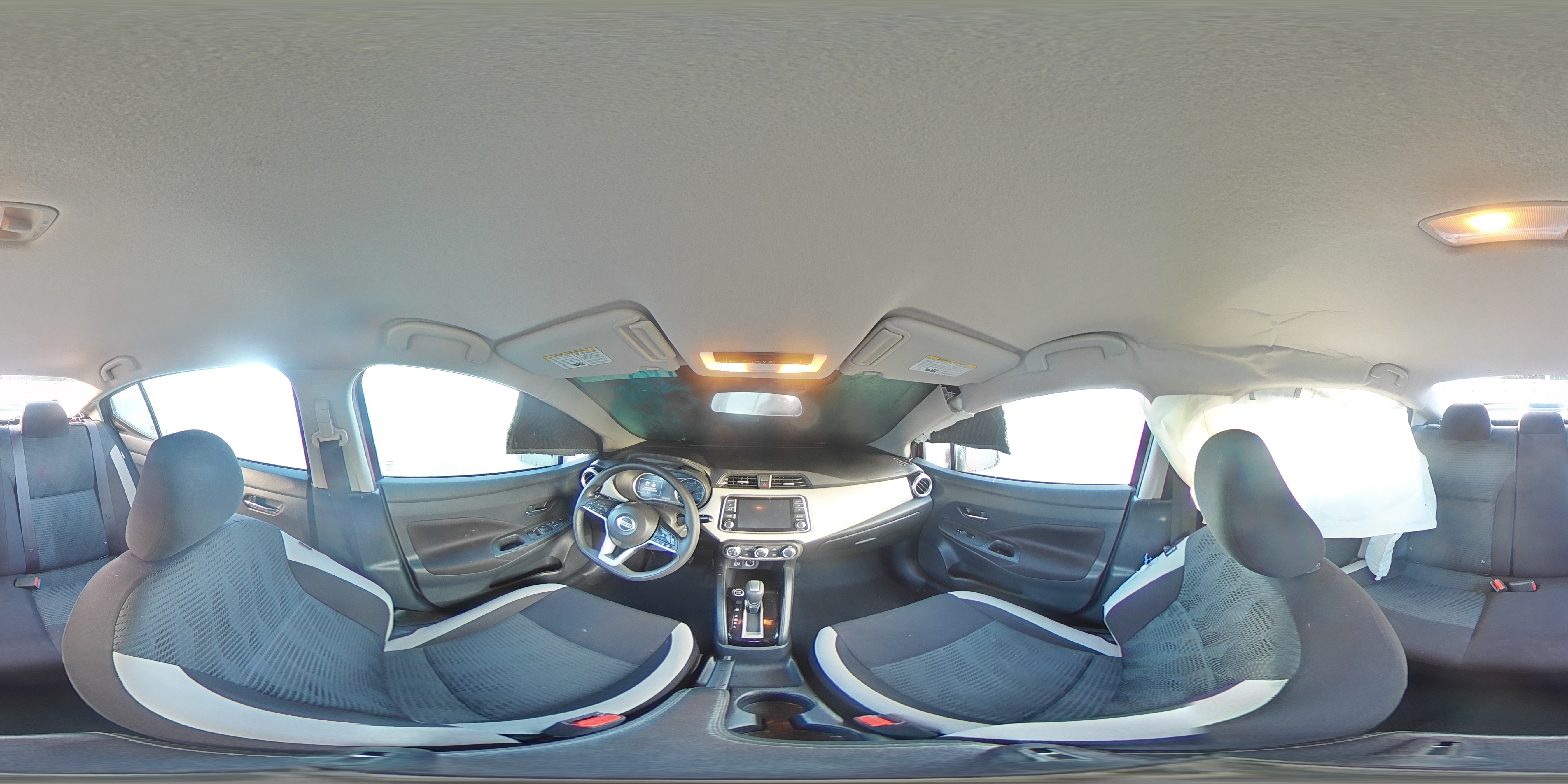 2021 Nissan Versa - Image 12