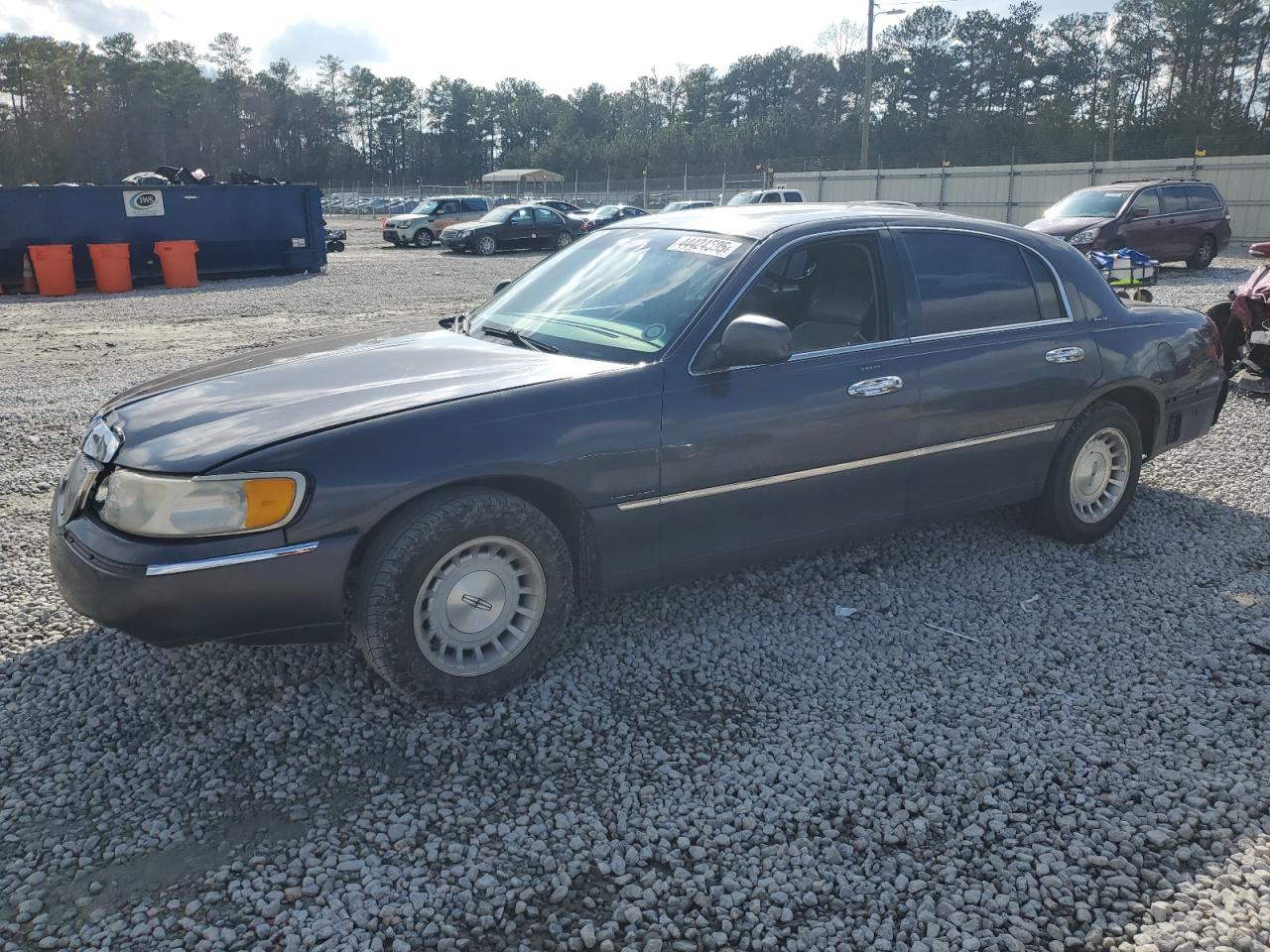 1999 Lincoln Town Car - Image 1