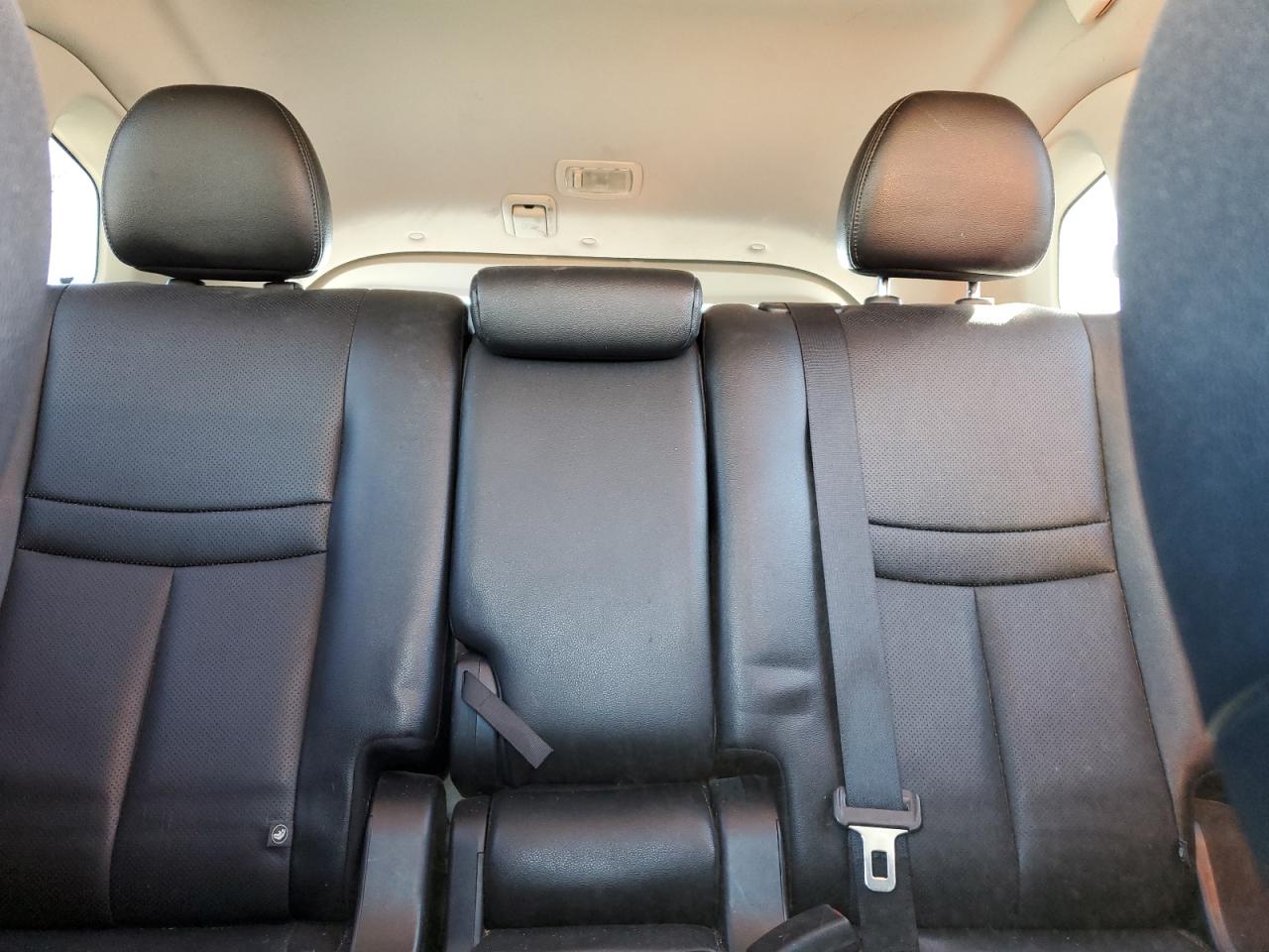 2017 Nissan Rogue - Image 10