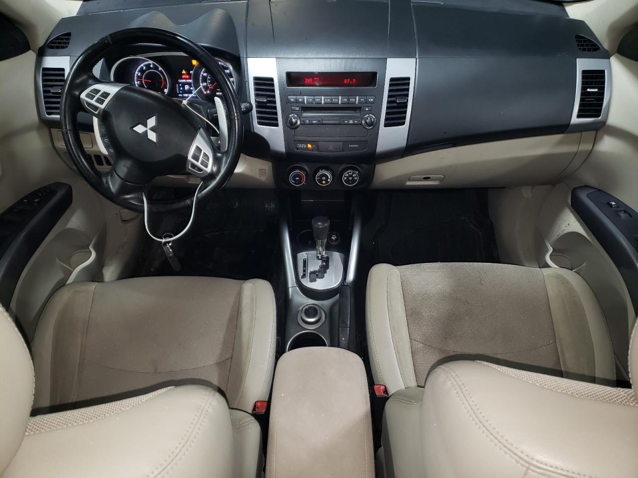 2010 Mitsubishi Outlander - Image 8