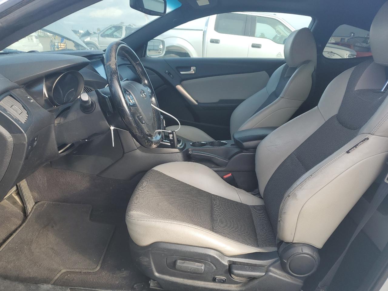 2014 Hyundai Genesis - Image 7