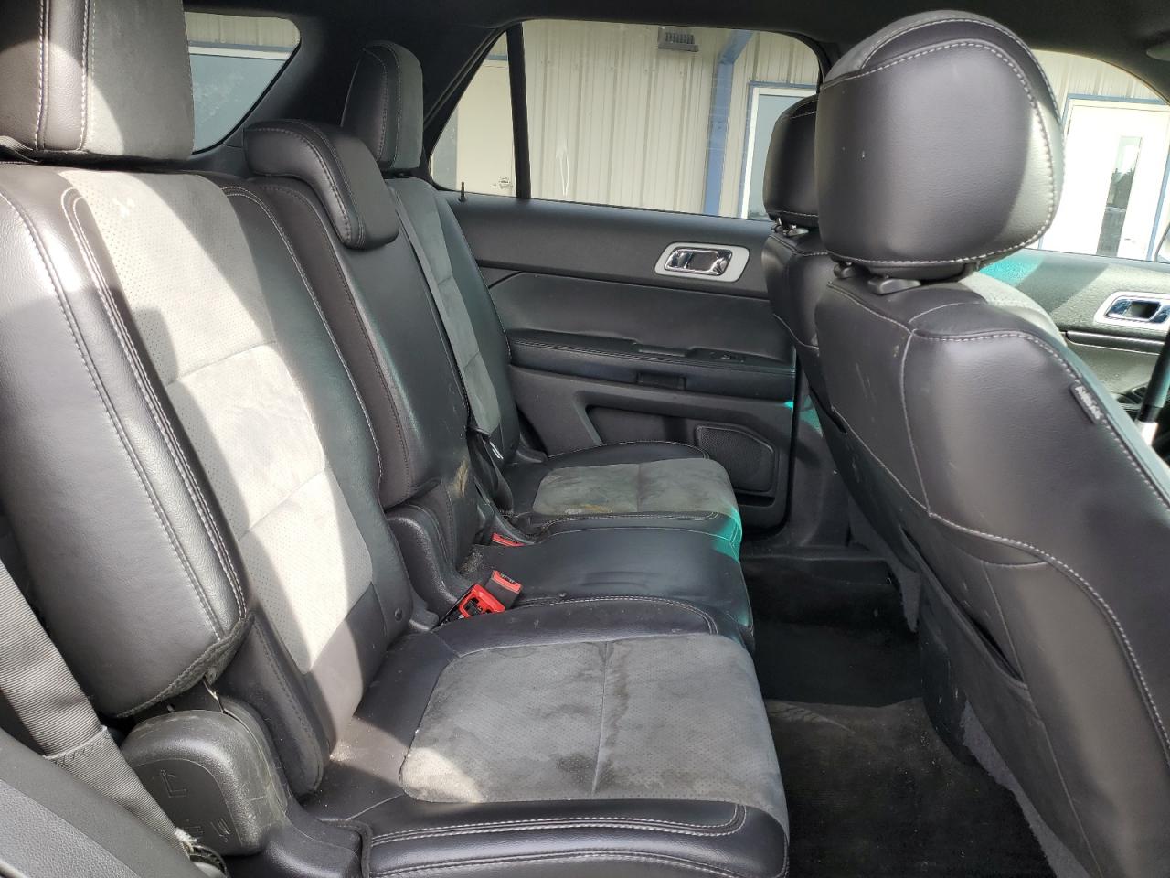 2015 Ford Explorer - Image 12