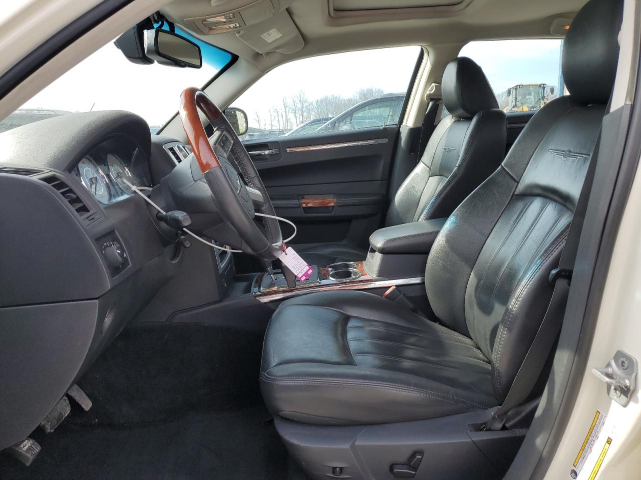2010 Chrysler 300 - Image 7