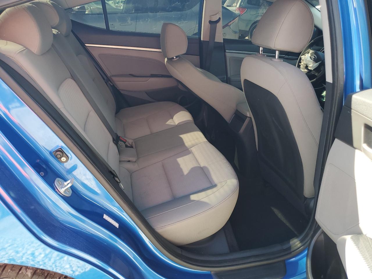 2017 Hyundai Elantra - Image 10
