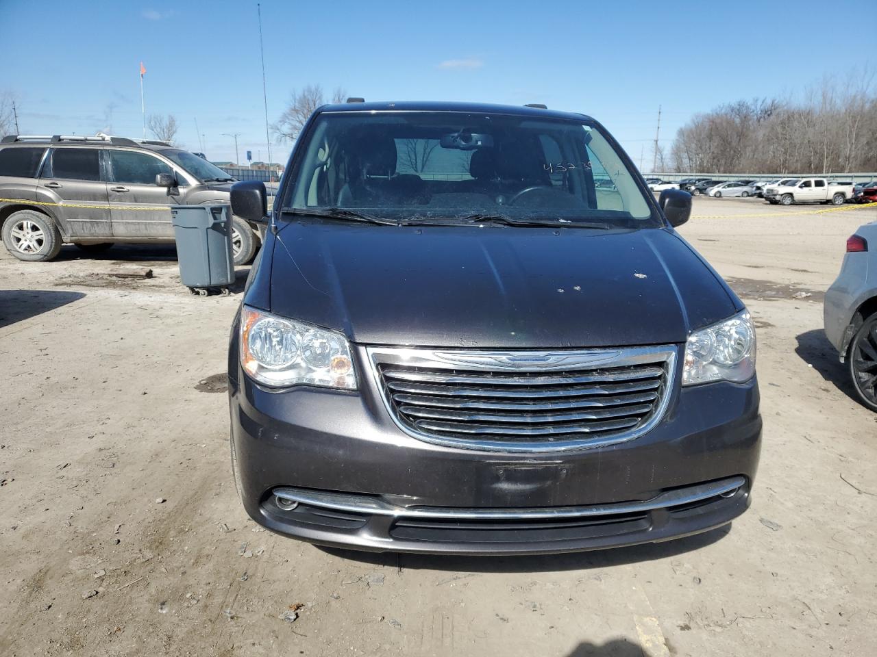 2016 Chrysler Town & Country - Image 5