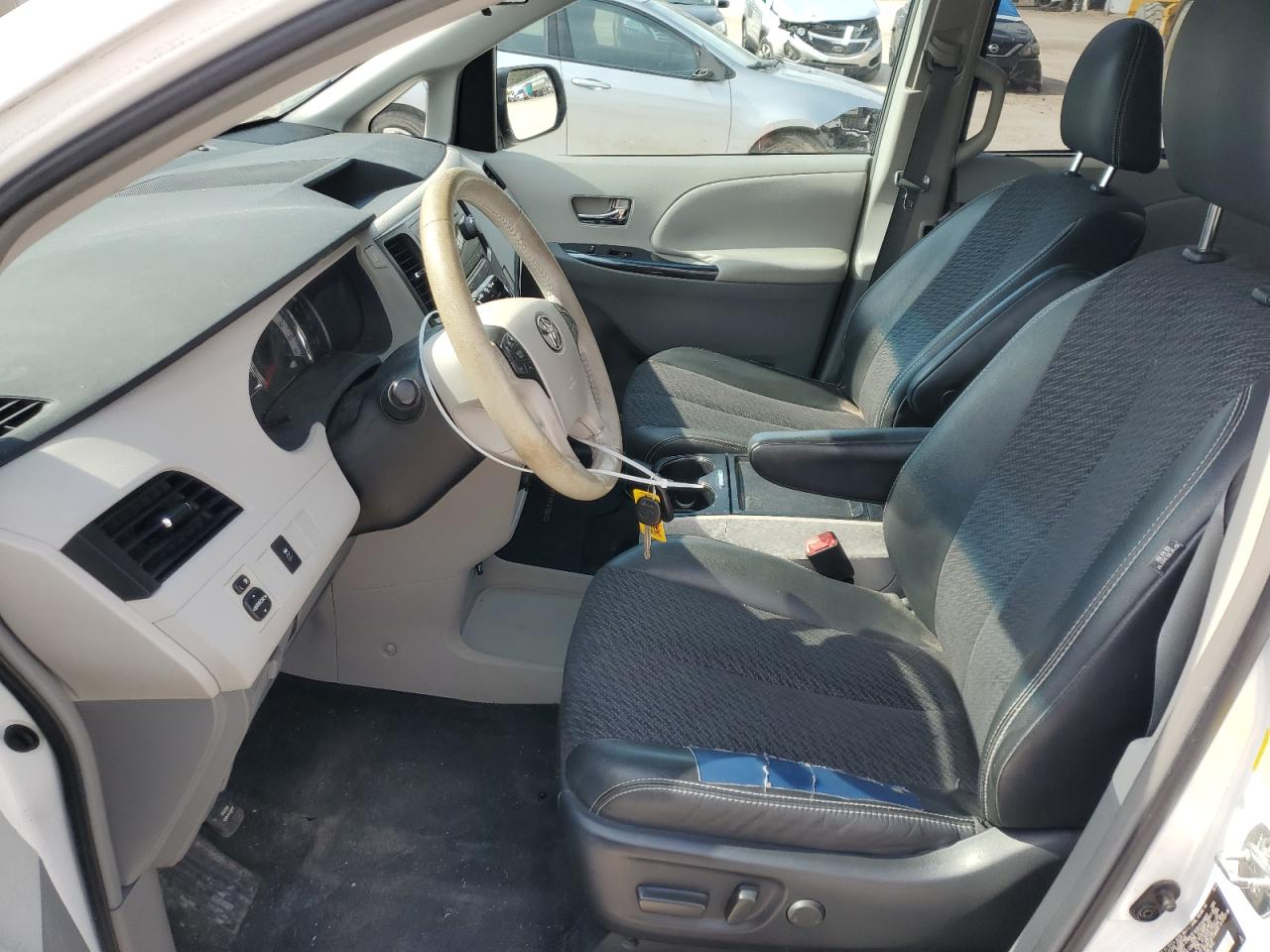 2011 Toyota Sienna - Image 7