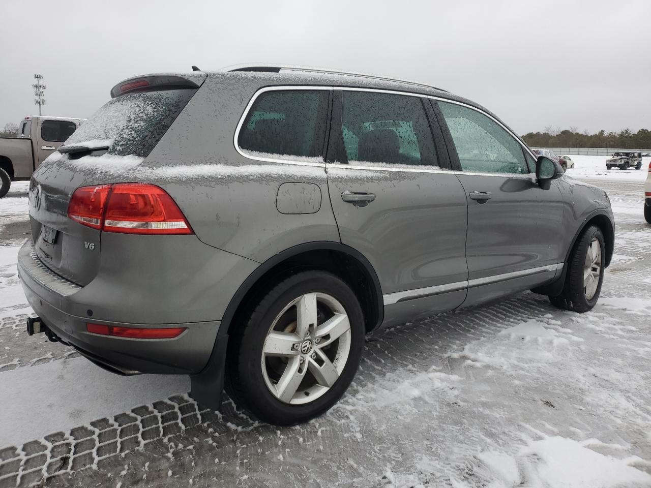 2014 Volkswagen Touareg - Image 3