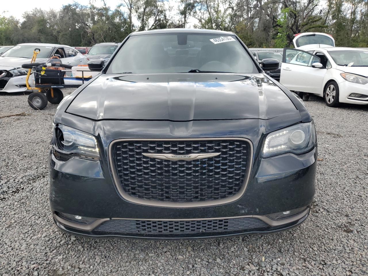 2016 Chrysler 300 - Image 5
