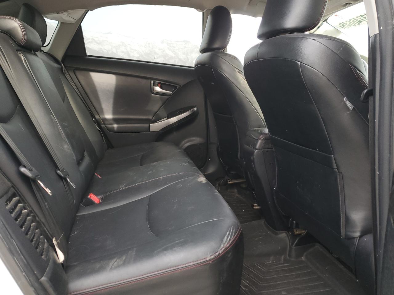 2013 Toyota Prius - Image 10