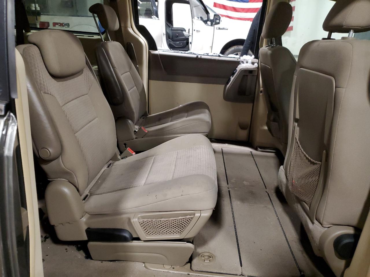 2010 Chrysler Town & Country - Image 11
