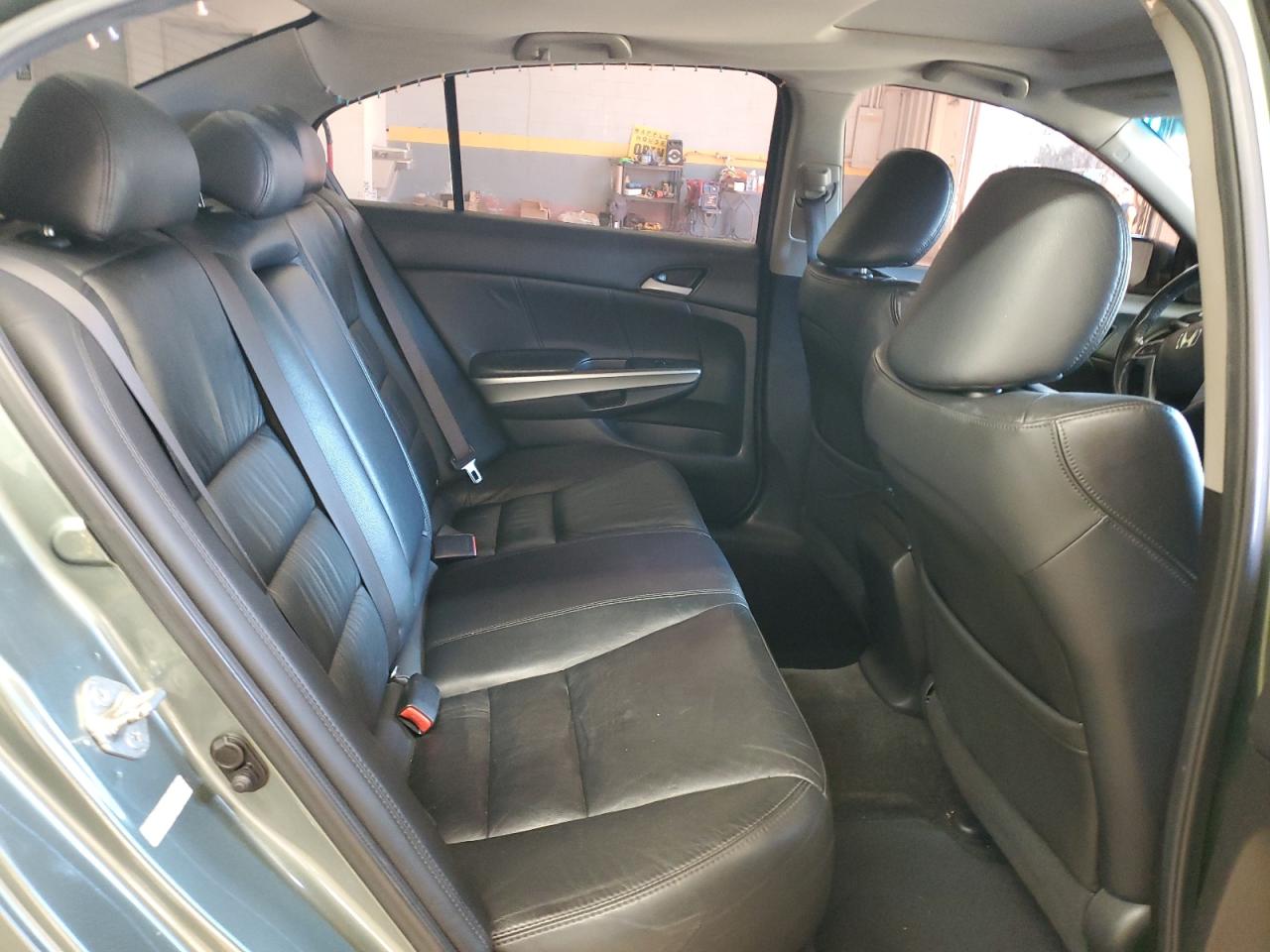 2009 Honda Accord - Image 11