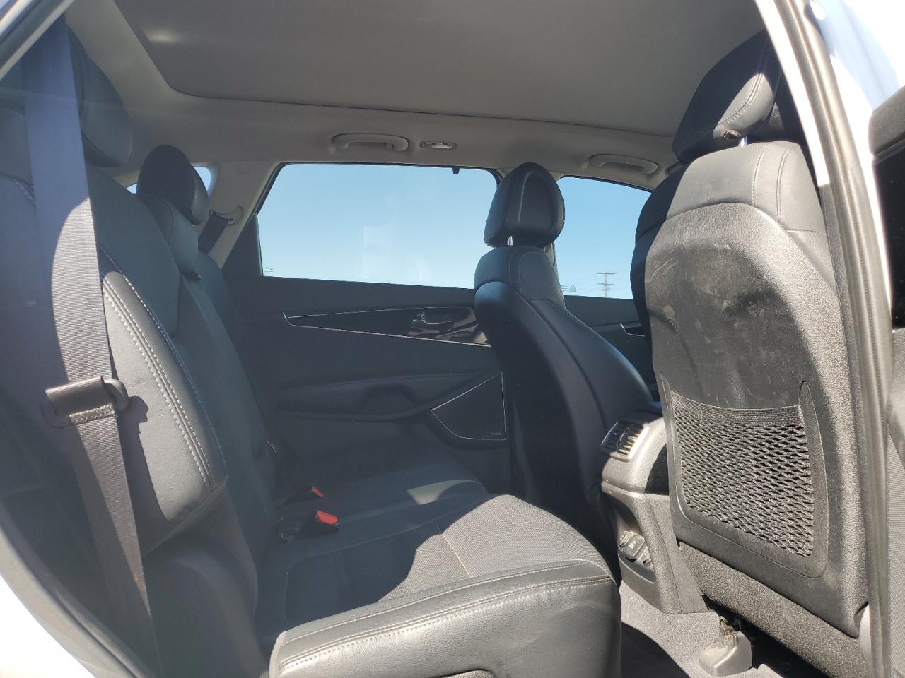 2016 Kia Sorento - Image 11