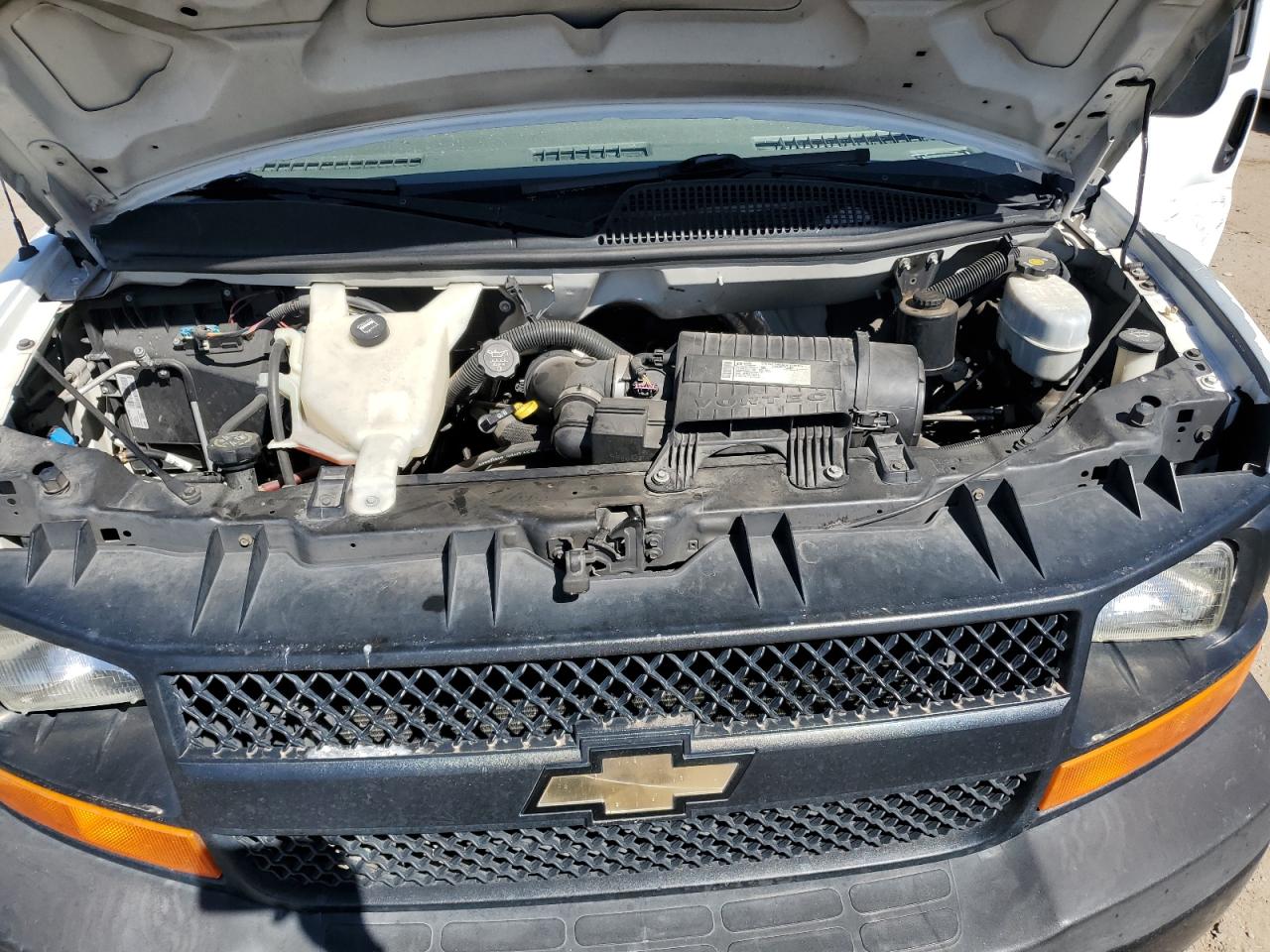 2009 Chevrolet Express - Image 11