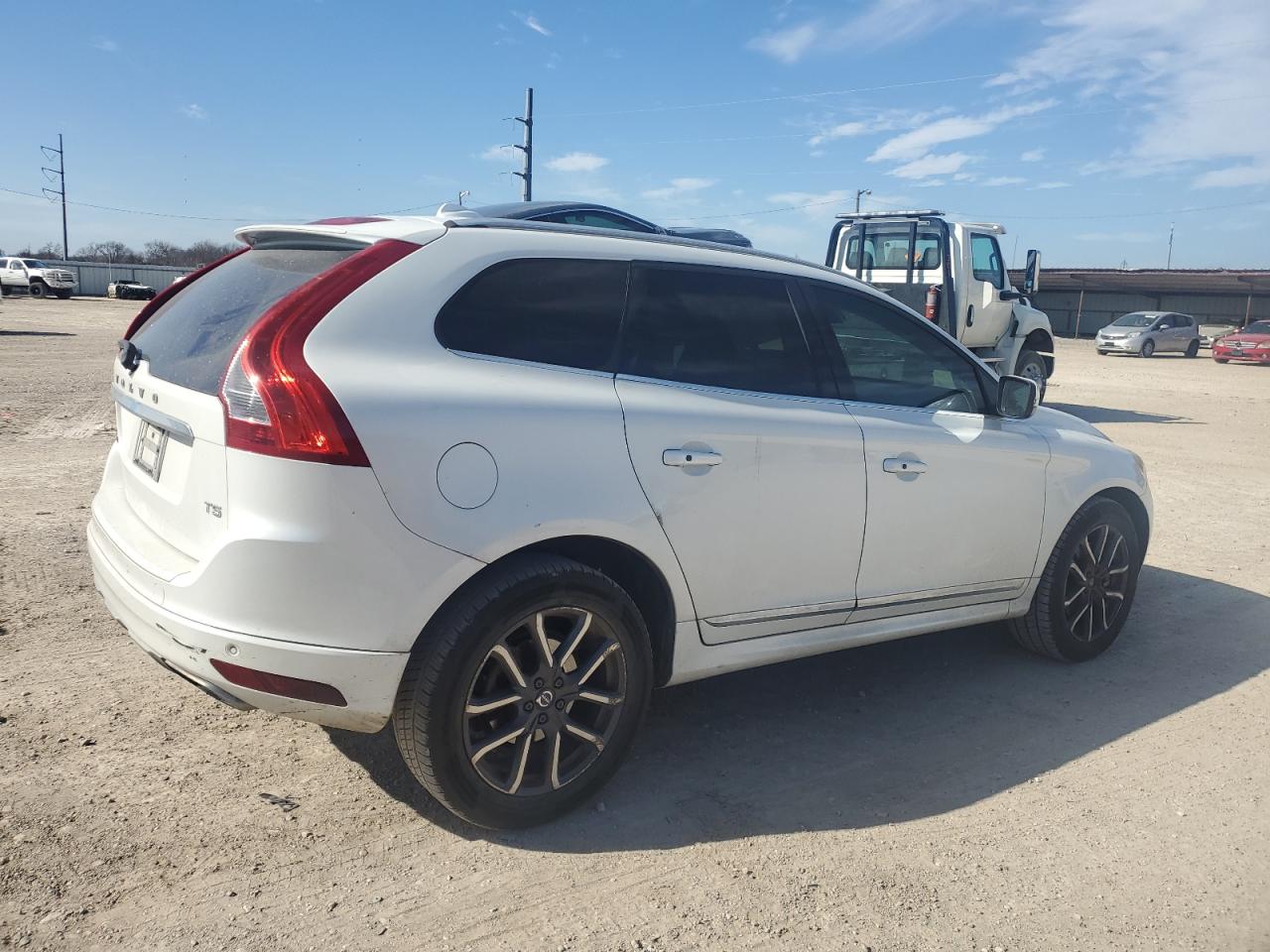 2016 Volvo XC60 - Image 3