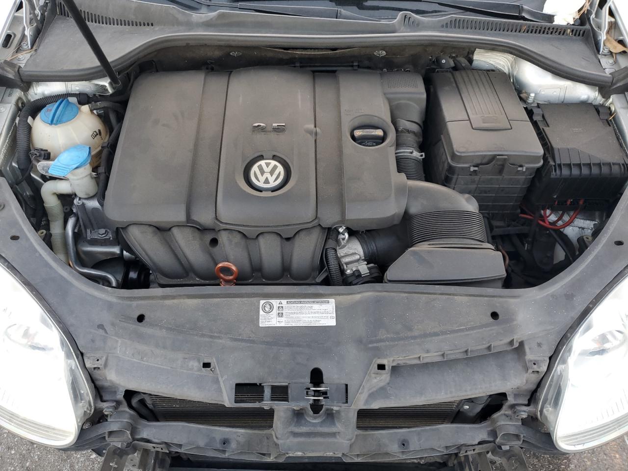 2010 Volkswagen Jetta - Image 11