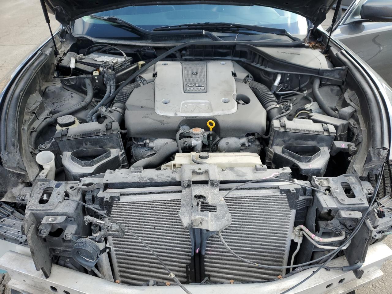 2012 Infiniti M - Image 11