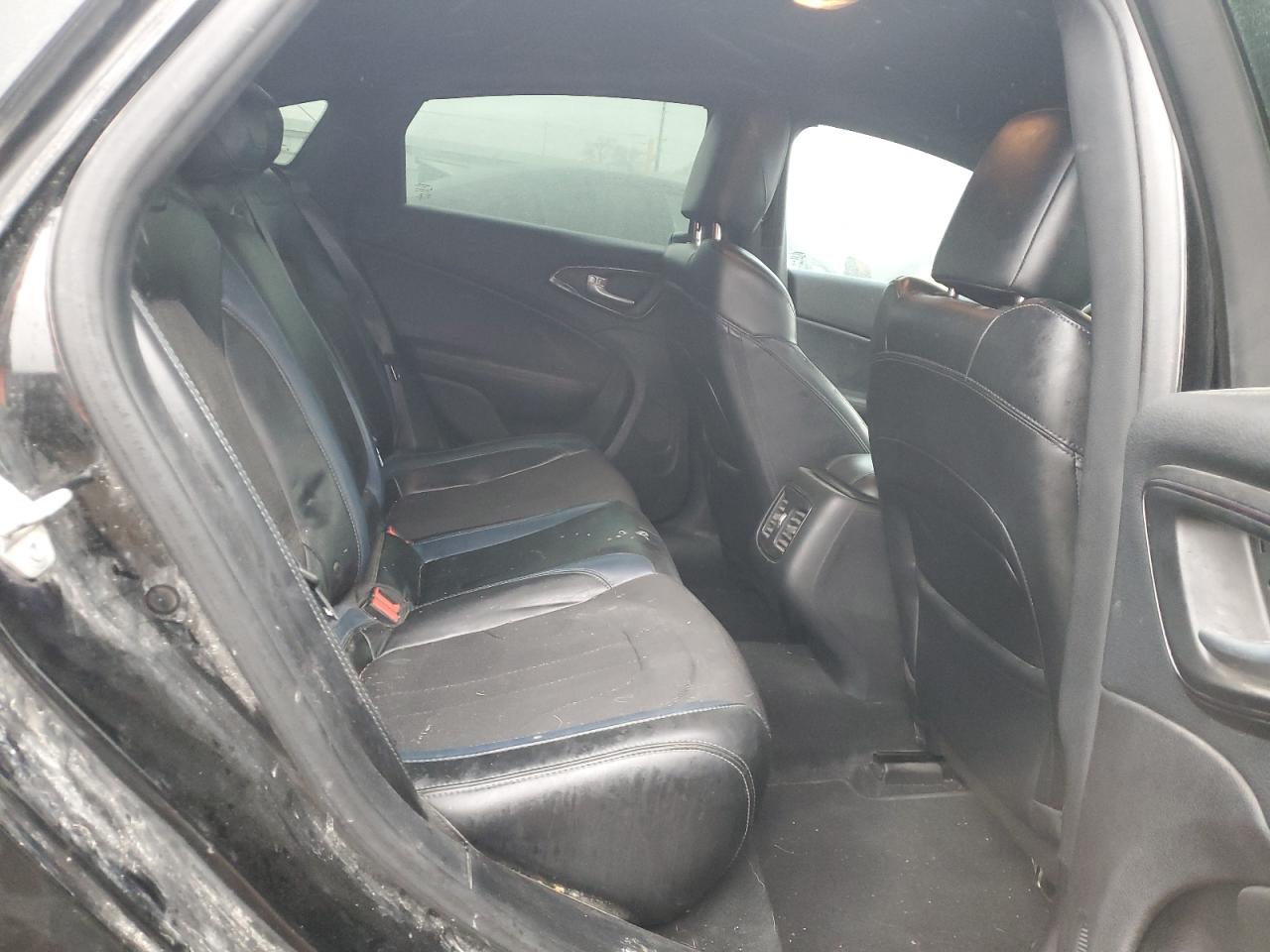2016 Chrysler 200 - Image 10