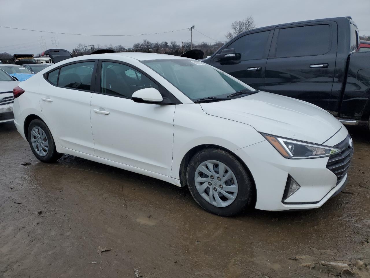 2019 Hyundai Elantra - Image 4
