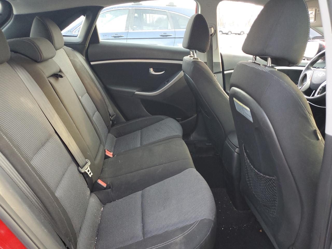 2013 Hyundai Elantra - Image 11