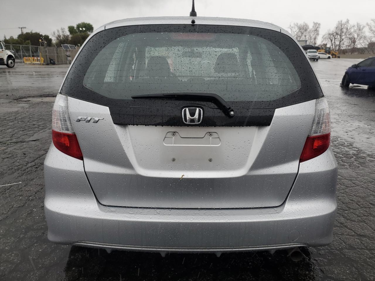 2011 Honda Fit - Image 6