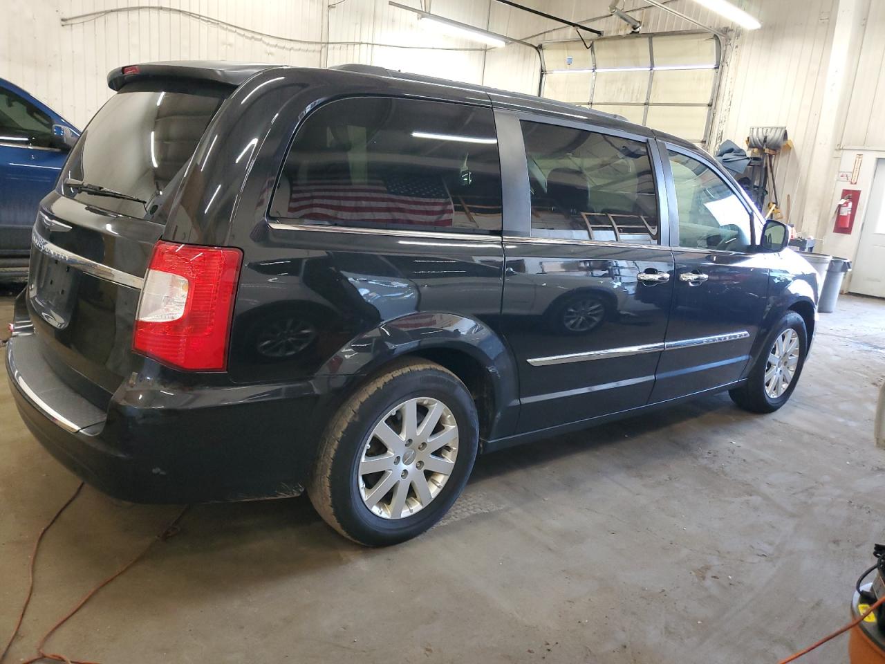 2015 Chrysler Town & Country - Image 3