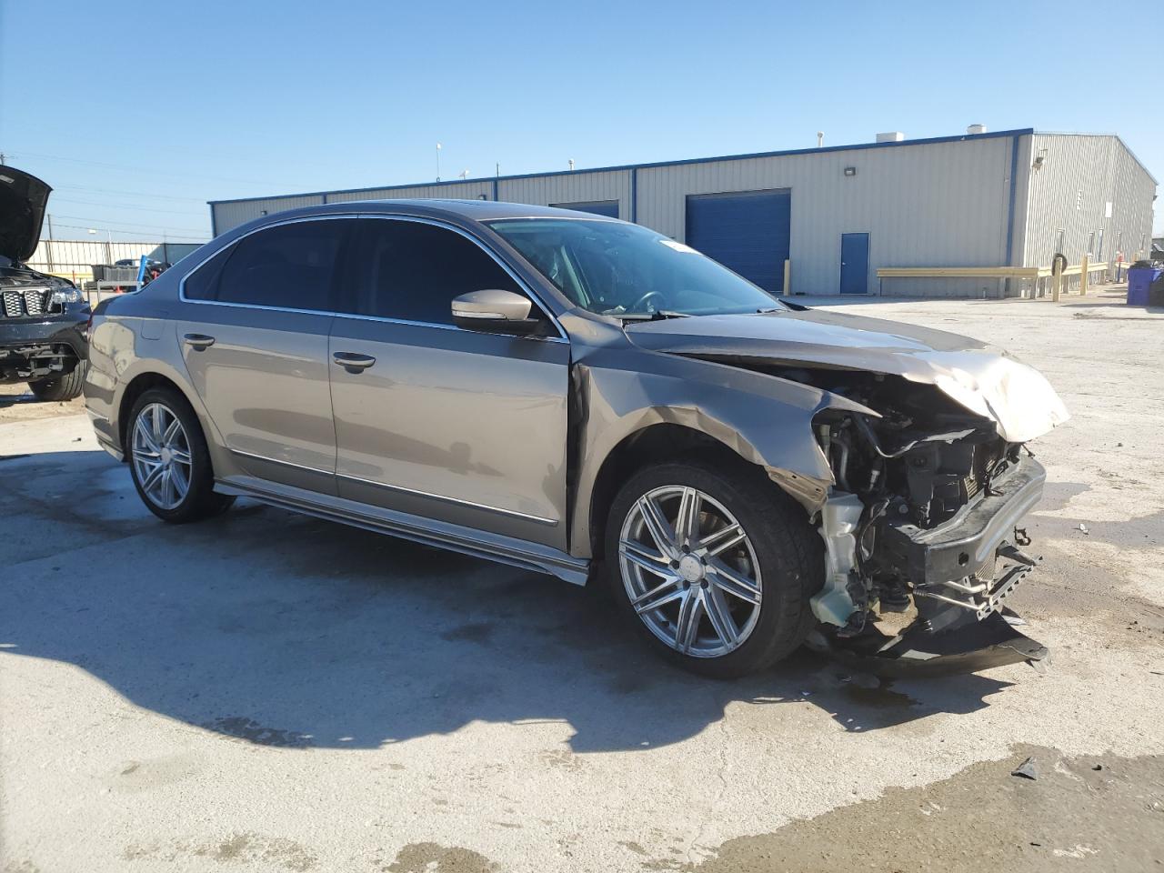 2015 Volkswagen Passat - Image 4