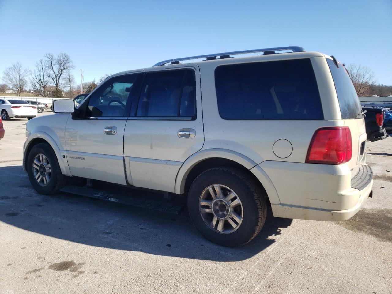 2006 Lincoln Navigator - Image 2
