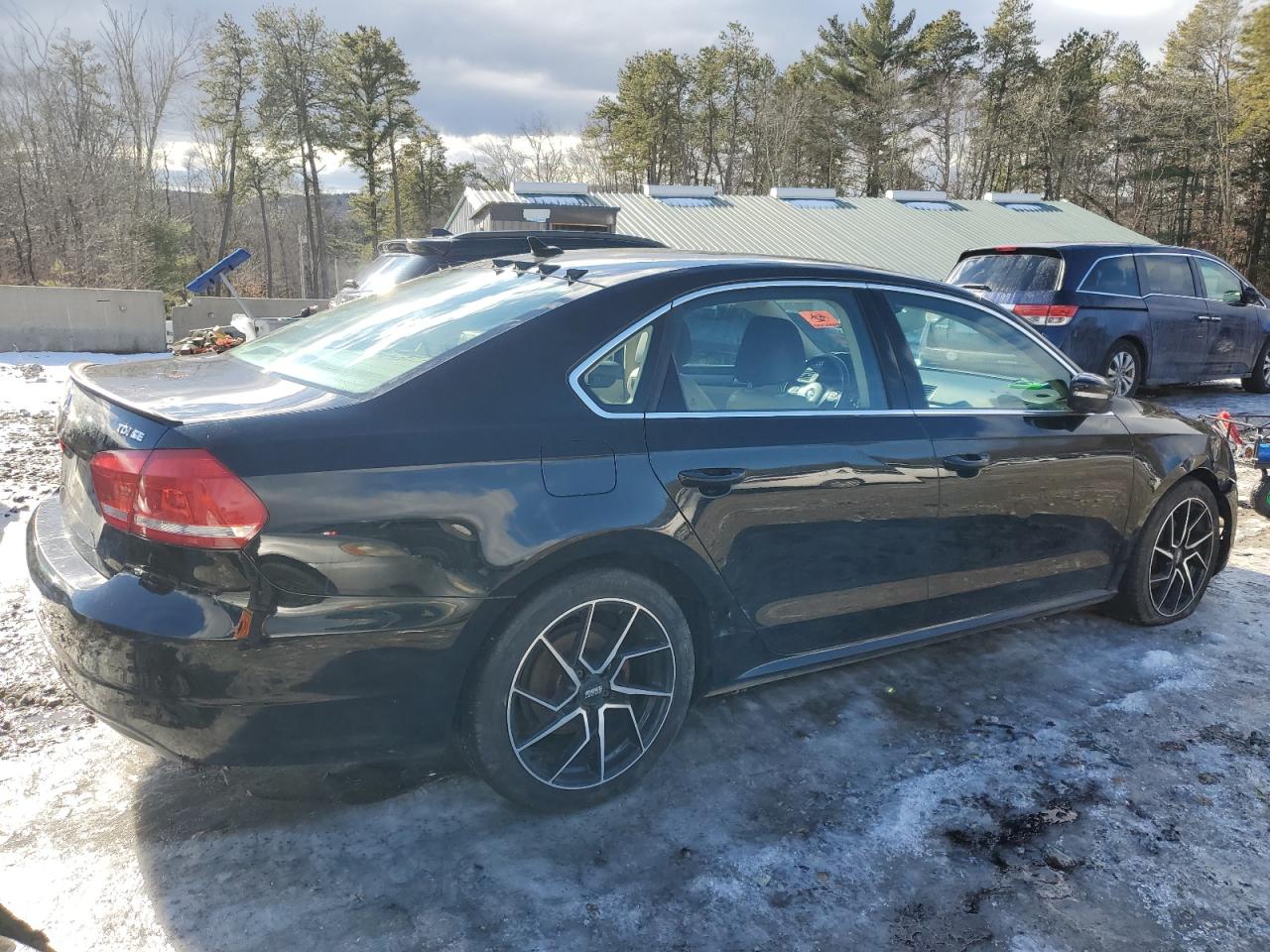 2015 Volkswagen Passat - Image 3