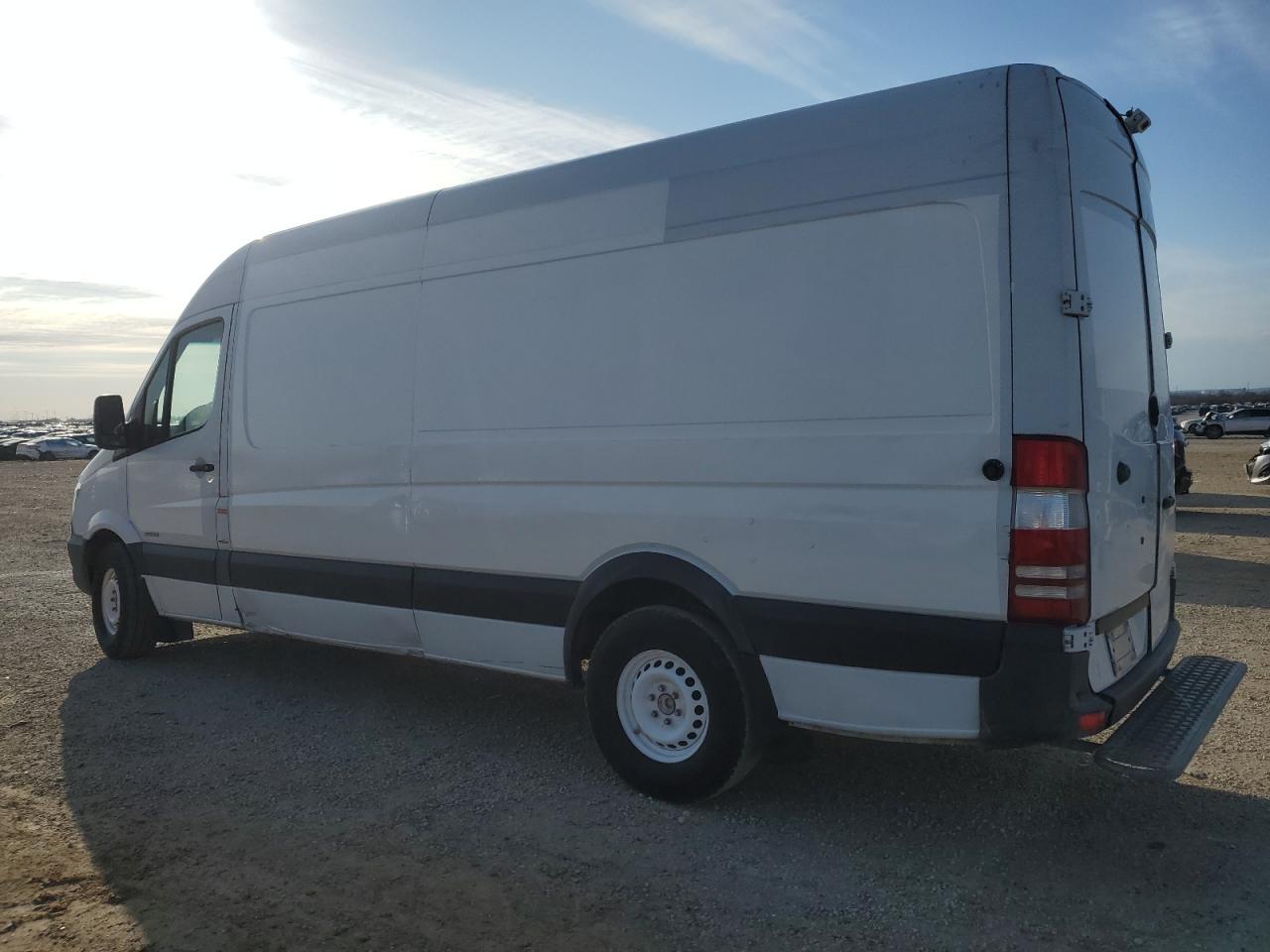 2014 Mercedes-Benz Sprinter - Image 2