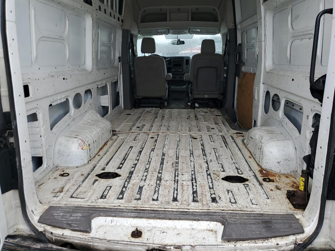 2015 Nissan NV - Image 10