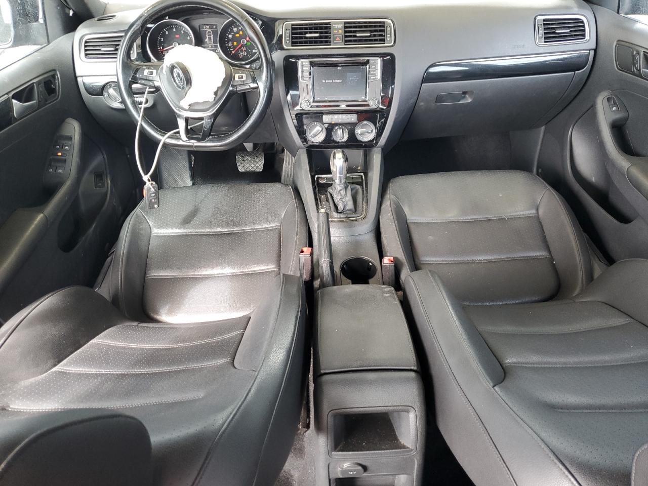 2018 Volkswagen Jetta - Image 8