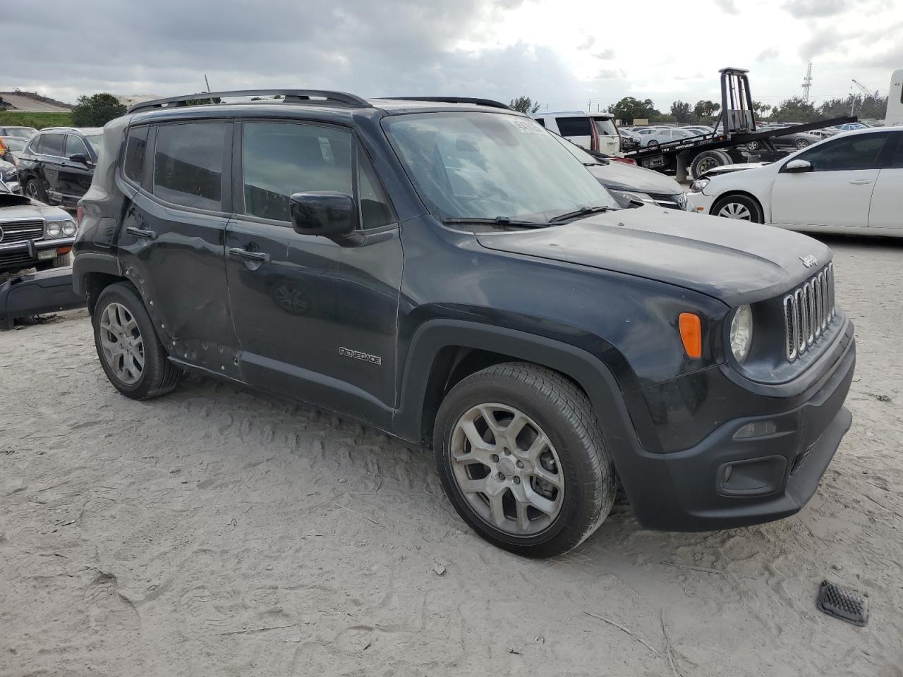 2018 Jeep Renegade - Image 4