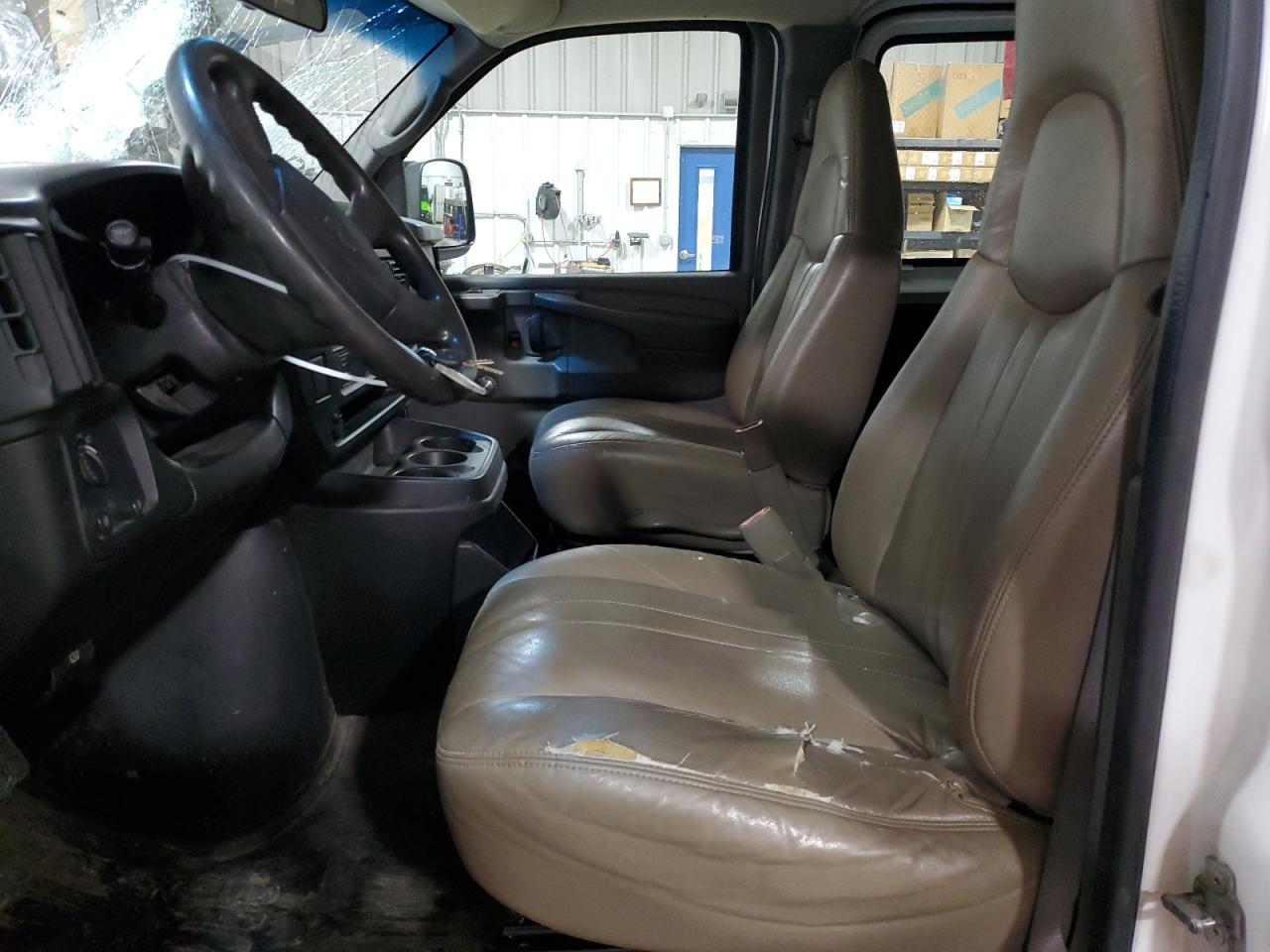 2005 Chevrolet Express - Image 7
