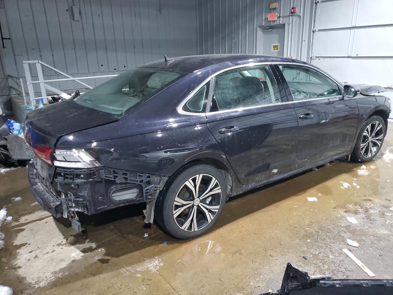 2021 Volkswagen Passat - Image 3