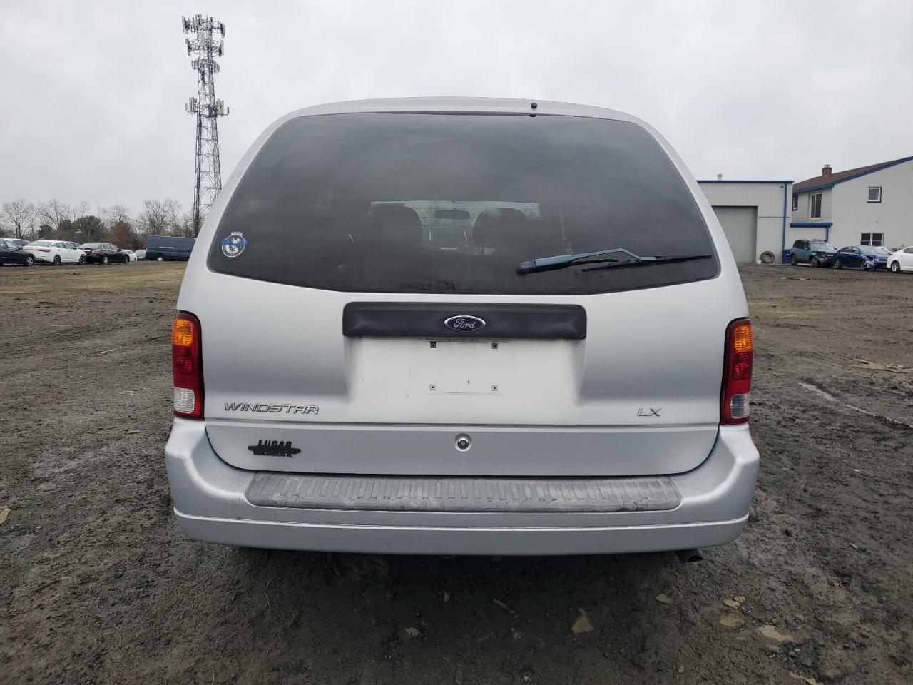2003 Ford Windstar - Image 6