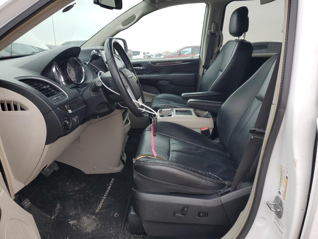 2014 Chrysler Town & Country - Image 7