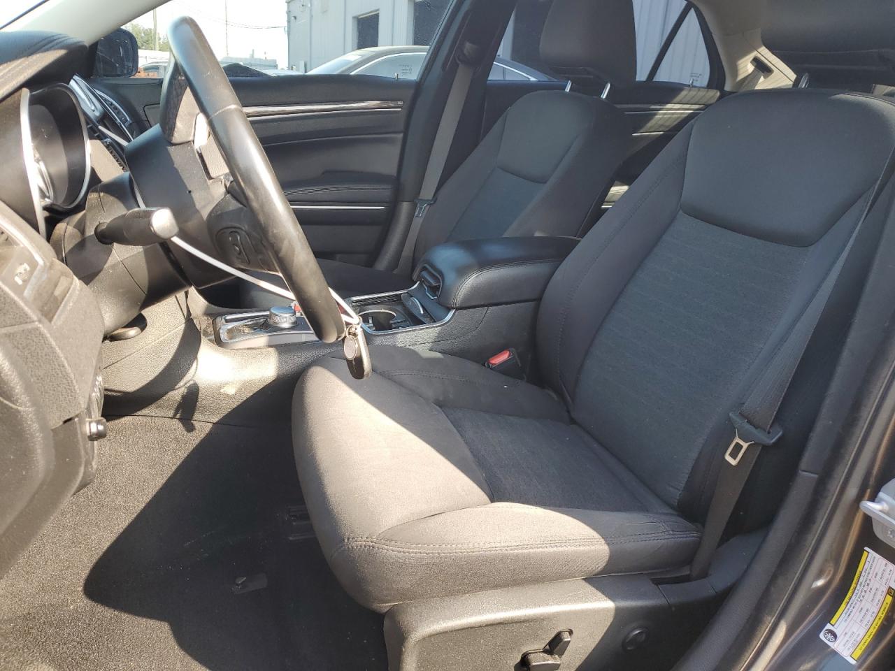 2019 Chrysler 300 - Image 7