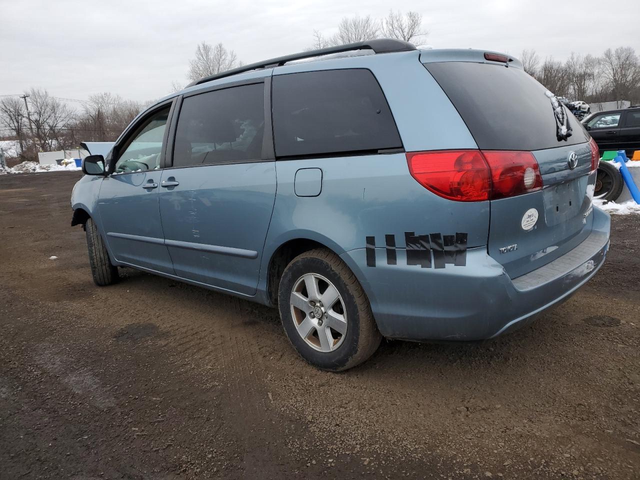 2007 Toyota Sienna - Image 2