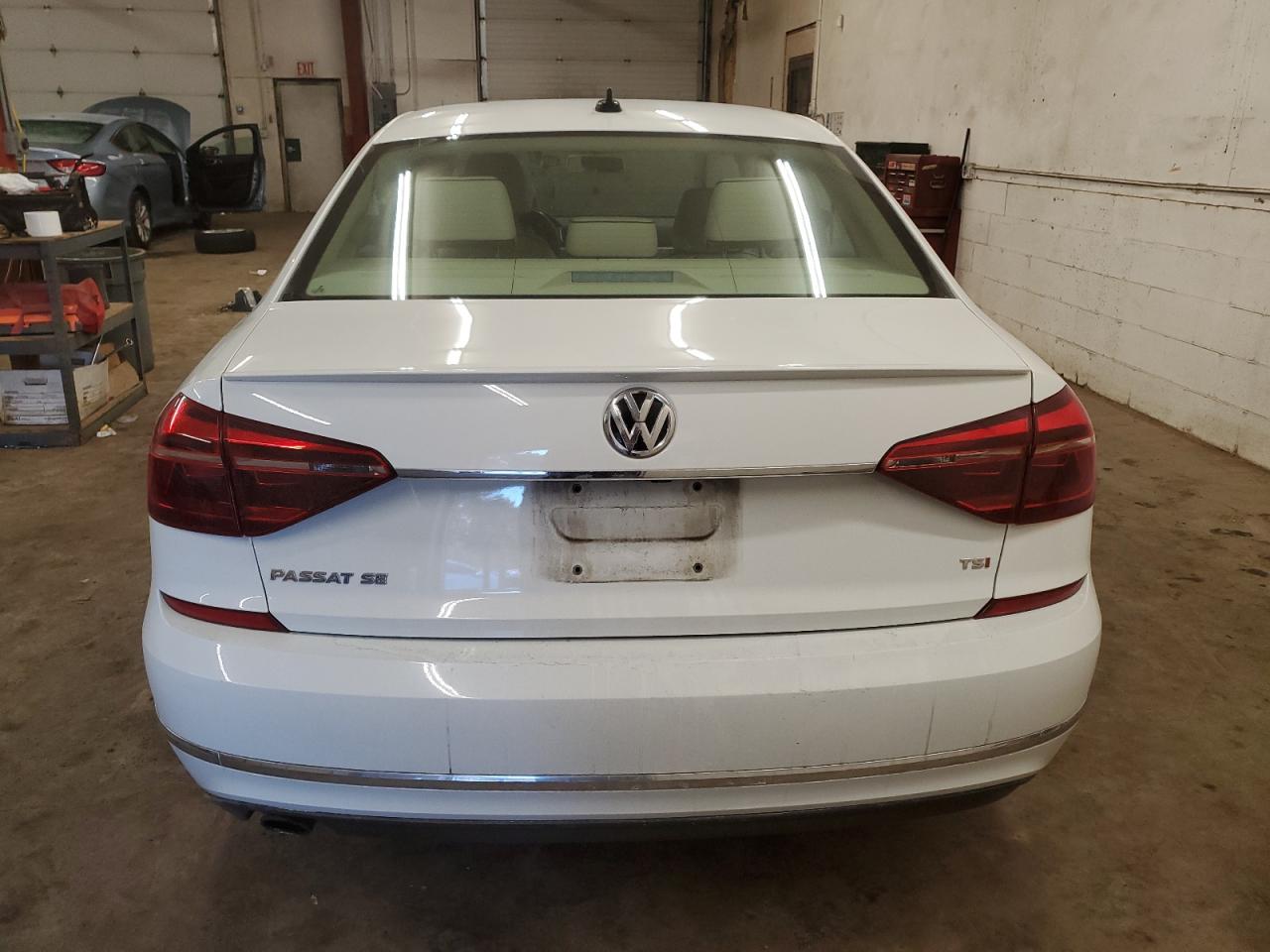 2017 Volkswagen Passat - Image 6