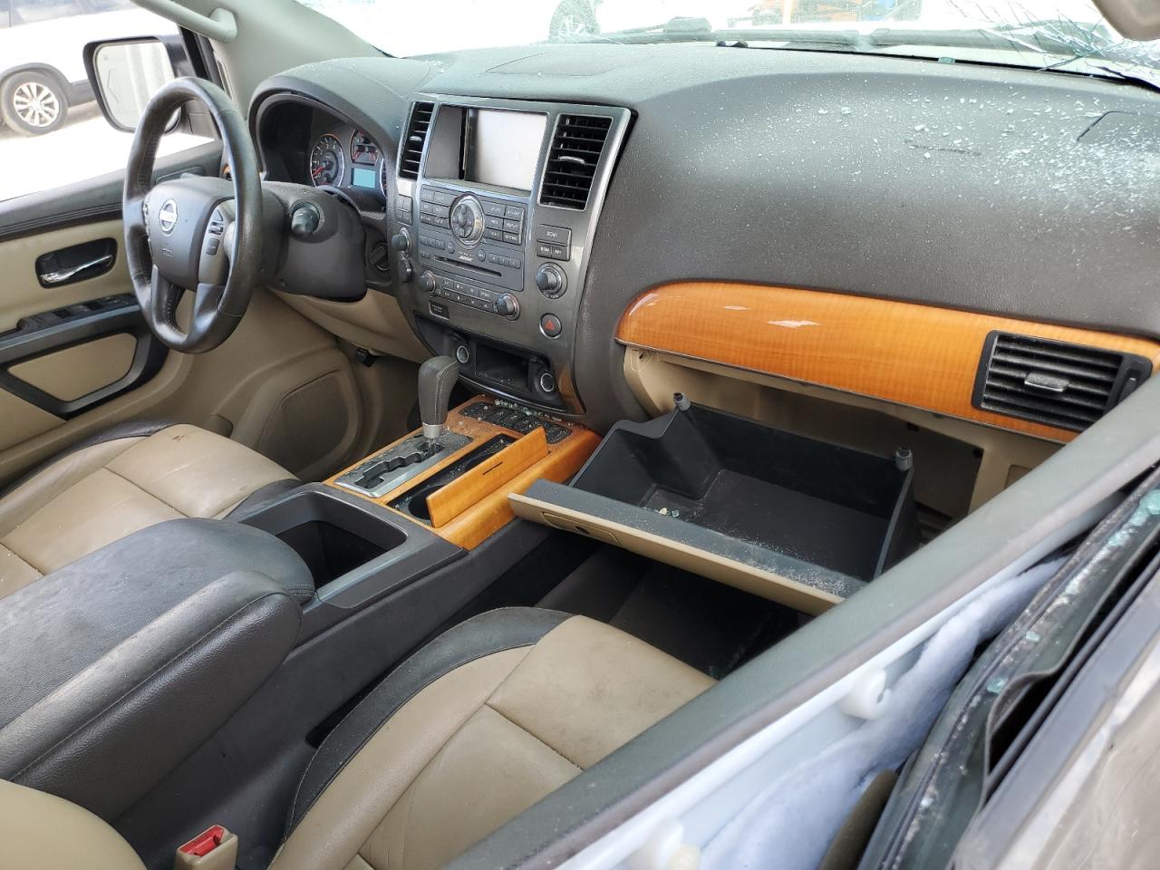 2015 Nissan Armada - Image 8