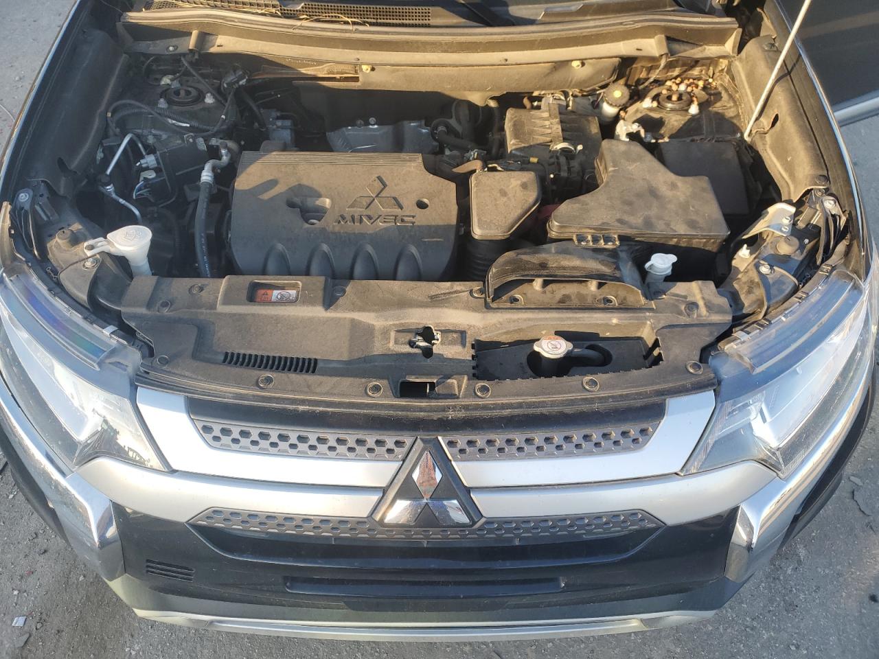 2020 Mitsubishi Outlander - Image 12