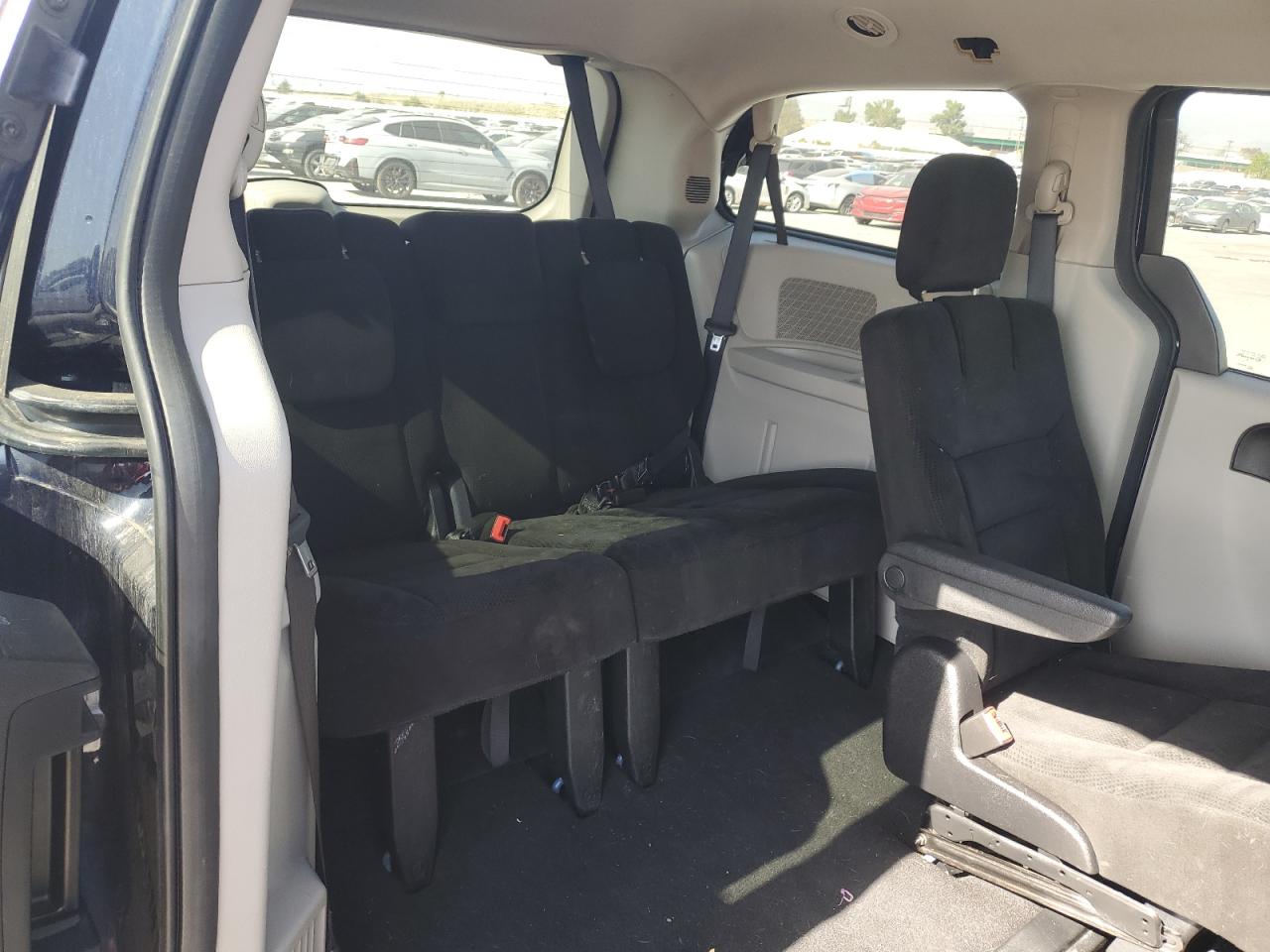 2016 Dodge Caravan - Image 11